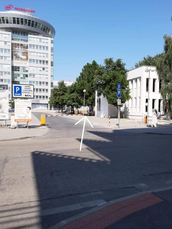 Living Bratislava By The Bus Station Exterior foto